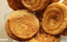 Crispy Besan Masala Mathri Recipe