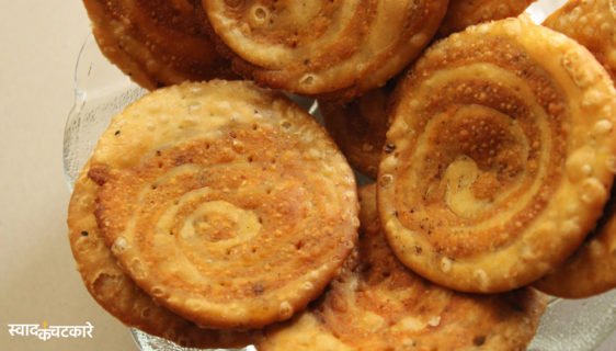 Crispy Besan Masala Mathri Recipe