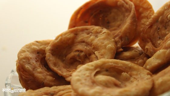 Quick and Easy Namkeen Mathri Recipe
